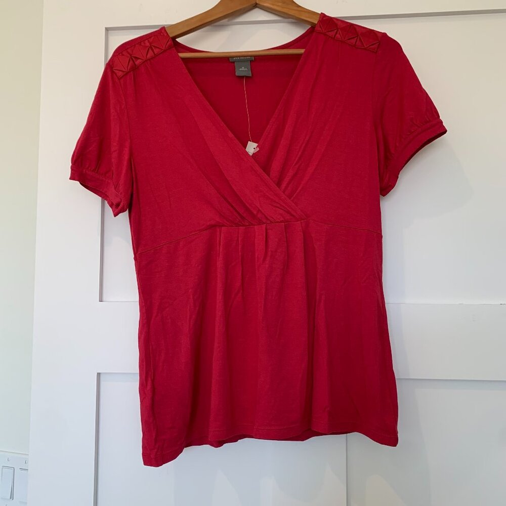 Ann Taylor Size Medium Red Short Sleeves V-Neck